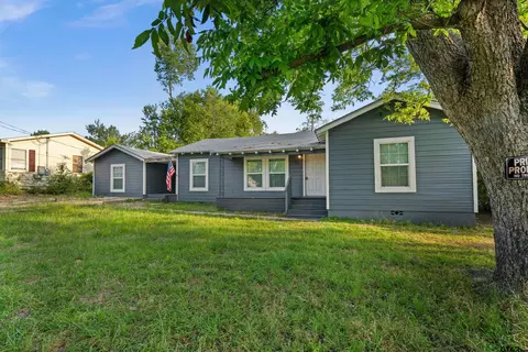 1204 Price, Henderson, TX 75654