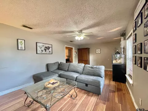 300 E Shofner Dr, Longview, TX 75604 photo 4