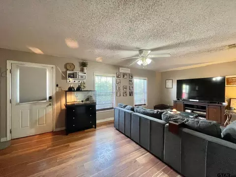 300 E Shofner Dr, Longview, TX 75604 photo 5