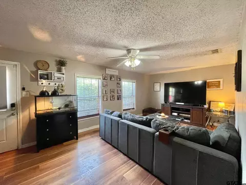 300 E Shofner Dr, Longview, TX 75604 photo 6