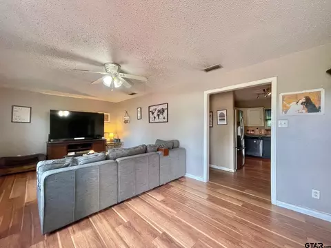 300 E Shofner Dr, Longview, TX 75604 photo 2