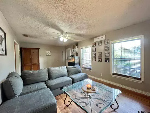 300 E Shofner Dr, Longview, TX 75604 photo 3