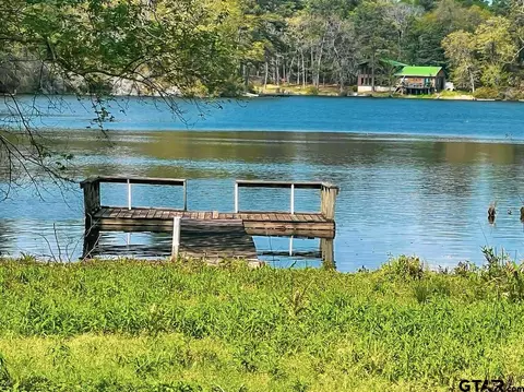 690 An County Rd 385, Palestine, TX 75801