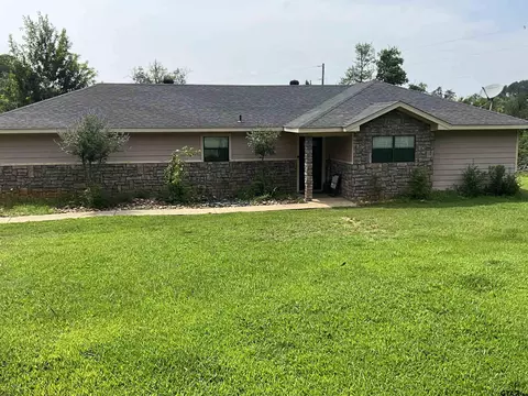 304 W Cathy St, Lone Star, TX 75668