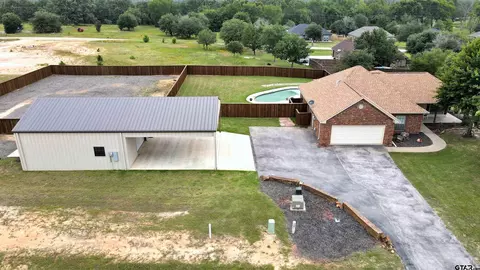 11906 Meadow Creek Dr, Brownsboro, TX 75756