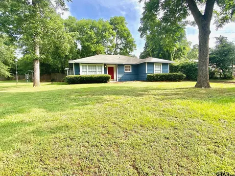 306 E Pecan Dr, Crockett, TX 75835