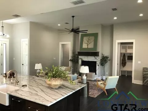 2103 Mcdade, Longview, TX 75605 photo 4