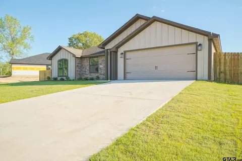 16121 Crossing Cir, Lindale, TX 75771