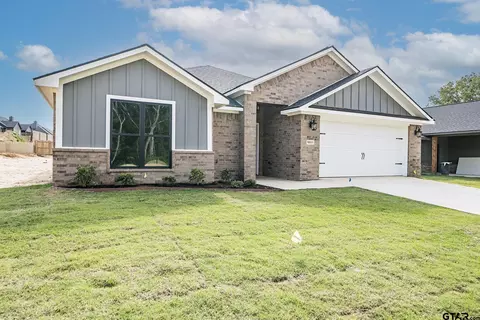 16213 Crossing Cir, Lindale, TX 75771