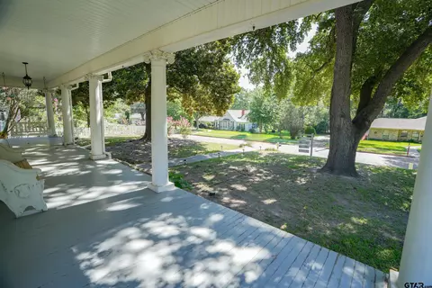 308 S Montgomery St, Gilmer, TX 75644