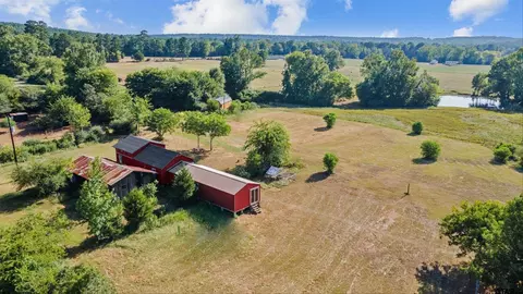 7957 E Us 84, Garrison, TX 75946
