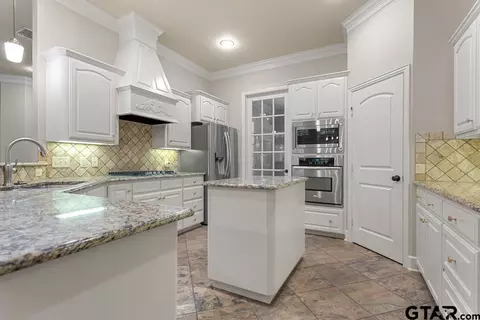 1883 Old Oak, Tyler, TX 75703 photo 10