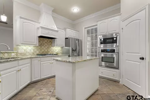 1883 Old Oak, Tyler, TX 75703 photo 12