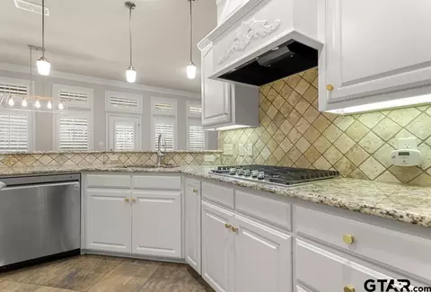 1883 Old Oak, Tyler, TX 75703 photo 11