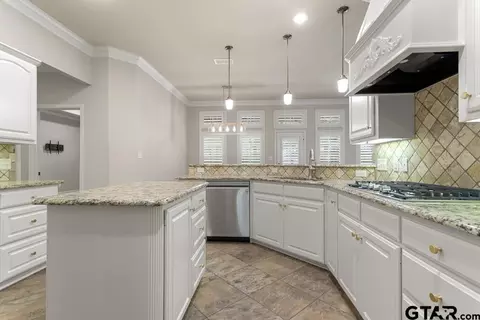 1883 Old Oak, Tyler, TX 75703 photo 9