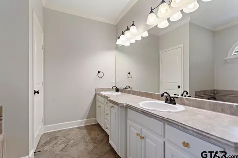 1883 Old Oak, Tyler, TX 75703 photo 17