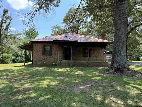 1445 N Main St, Reklaw, TX 75784