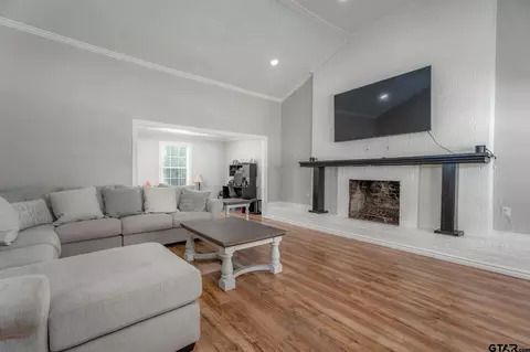 3925 Old Noonday Rd, Tyler, TX 75701