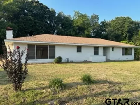 302 N Rusk St, Overton, TX 75684