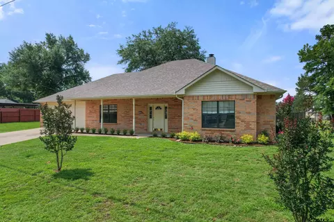 595 Briar Cove Dr, Gladewater, TX 75647