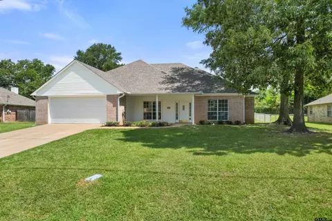591 Briarwood Dr, Gladewater, TX 75647