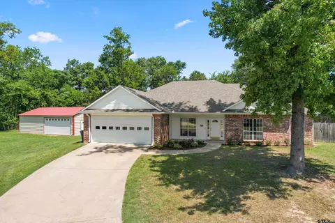 589 Briarwood Dr, Gladewater, TX 75647