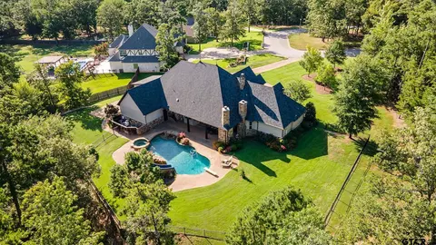 1406 Vanderbilt Dr, Tyler, TX 75703