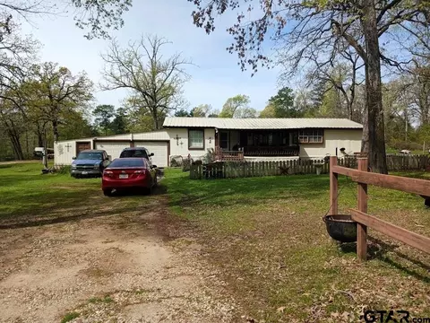 5236 Arrowhead Dr, Chandler, TX 75758