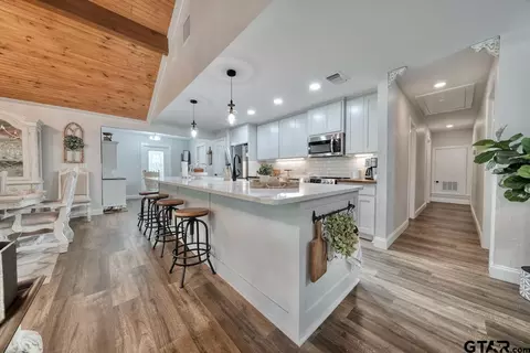 296 Autumn Wood Trl, Holly Lake Ranch, TX 75765