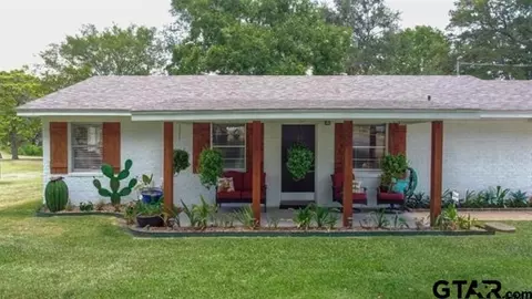 2328 Royal Dr E, Chandler, TX 75758