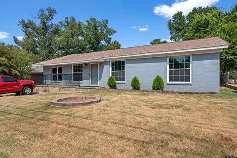 1828 Knob Hill Dr, Tyler, TX 75701
