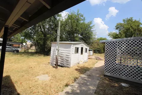 391 N 1st St, Point, TX 75472 photo 20