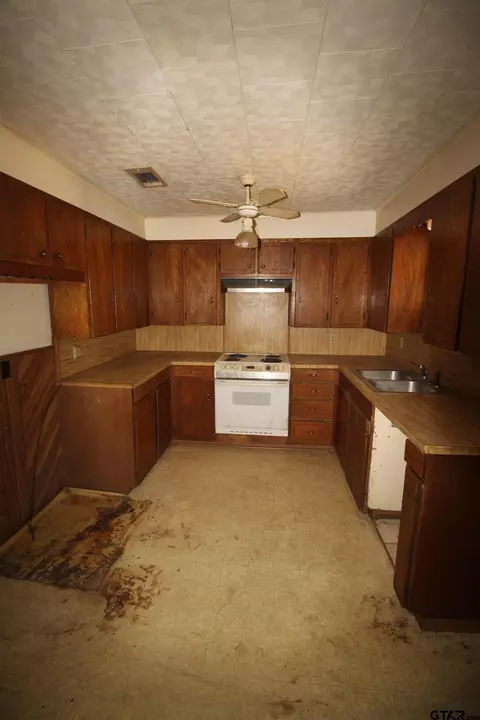 391 N 1st St, Point, TX 75472 photo 4