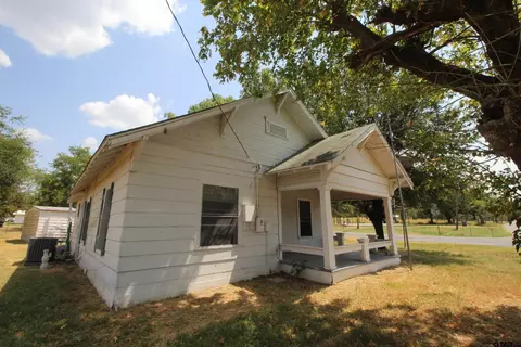 391 N 1st St, Point, TX 75472