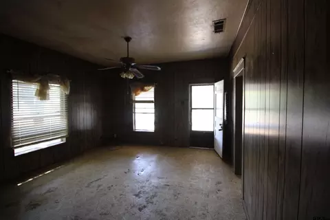 391 N 1st St, Point, TX 75472 photo 3
