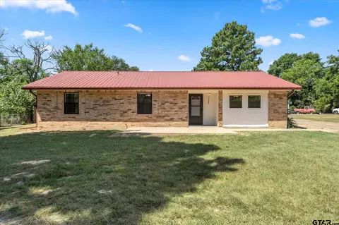 305 Hall St, Omaha, TX 75571