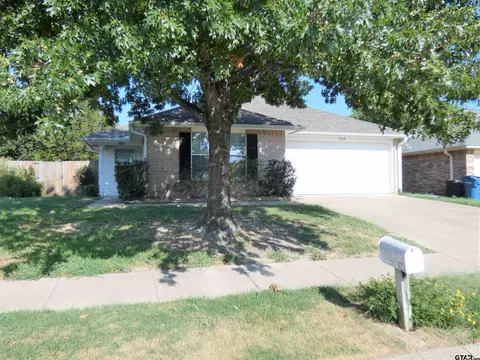 1123 E Park Dr, Lindale, TX 75771