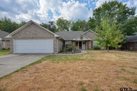 407 Husky Dr, Lindale, TX 75771