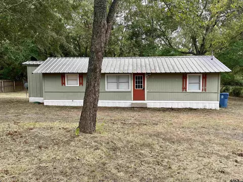 127 W Cotton St, Big Sandy, TX 75755