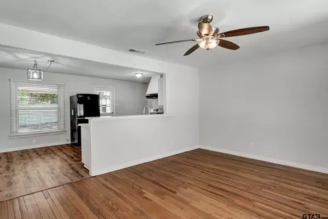 911 E 8th St, Tyler, TX 75701 photo 2