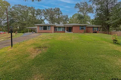210 Glenwood Dr, Palestine, TX 75801