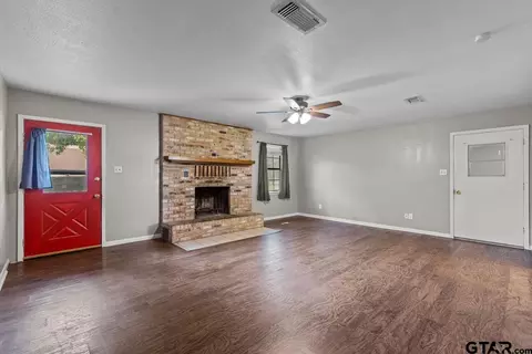1109 Caprice Dr, Grand Saline, TX 75140