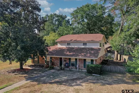 1112 Larkspur Ln, Tyler, TX 75703