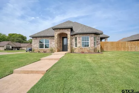 1496 White Bear Trl, Lindale, TX 75771