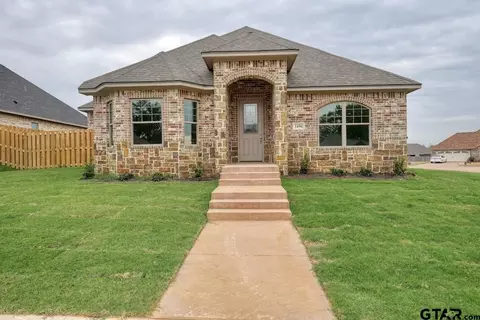 1496 Schroeder Cir, Lindale, TX 75771