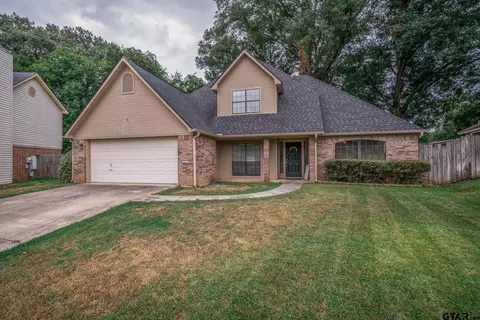 213 Woodcreek Dr, Longview, TX 75604