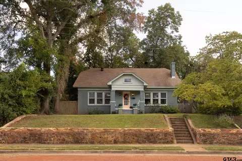 208 Lindsey Ln, Tyler, TX 75701