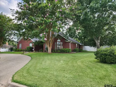 906 Wellington Ln, Athens, TX 75751