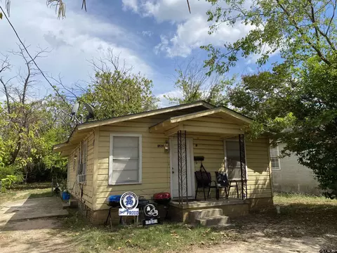 1202 S Lyons, Tyler, TX 75702
