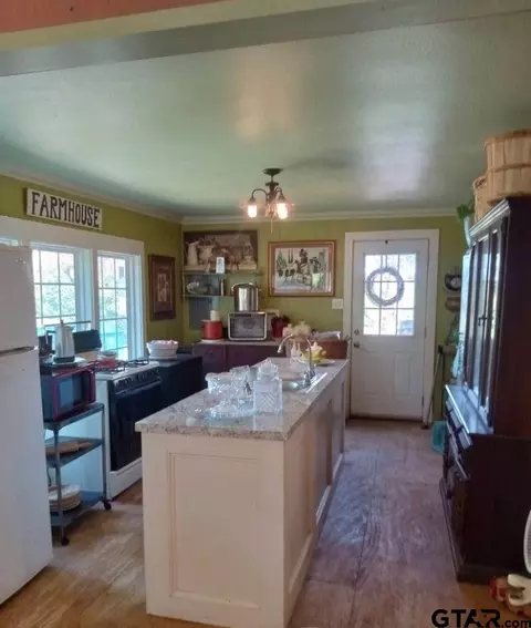 2553 County Road 3405, Jacksonville, TX 75766